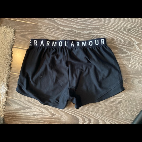 Under Armour Activewear Shorts - Picture 2 of 2